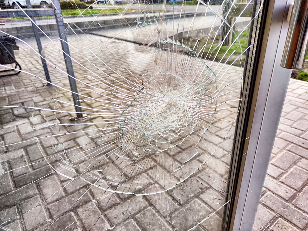 Don’t DIY, Call a Pro: The Risks of Amateaur Glass Repair